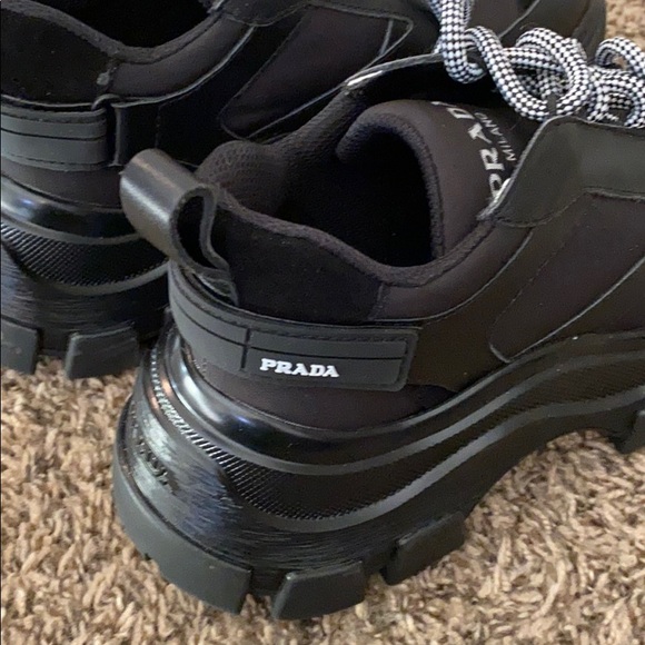 Sneakers - Picture 4 of 6